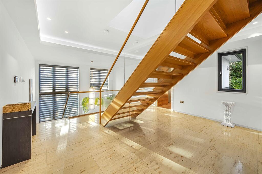 6 bedroom detached house for sale in Bowdon, Altrincham, WA14